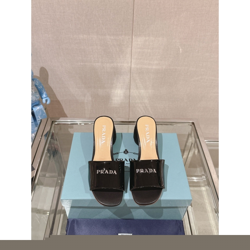 Pra*a slippers